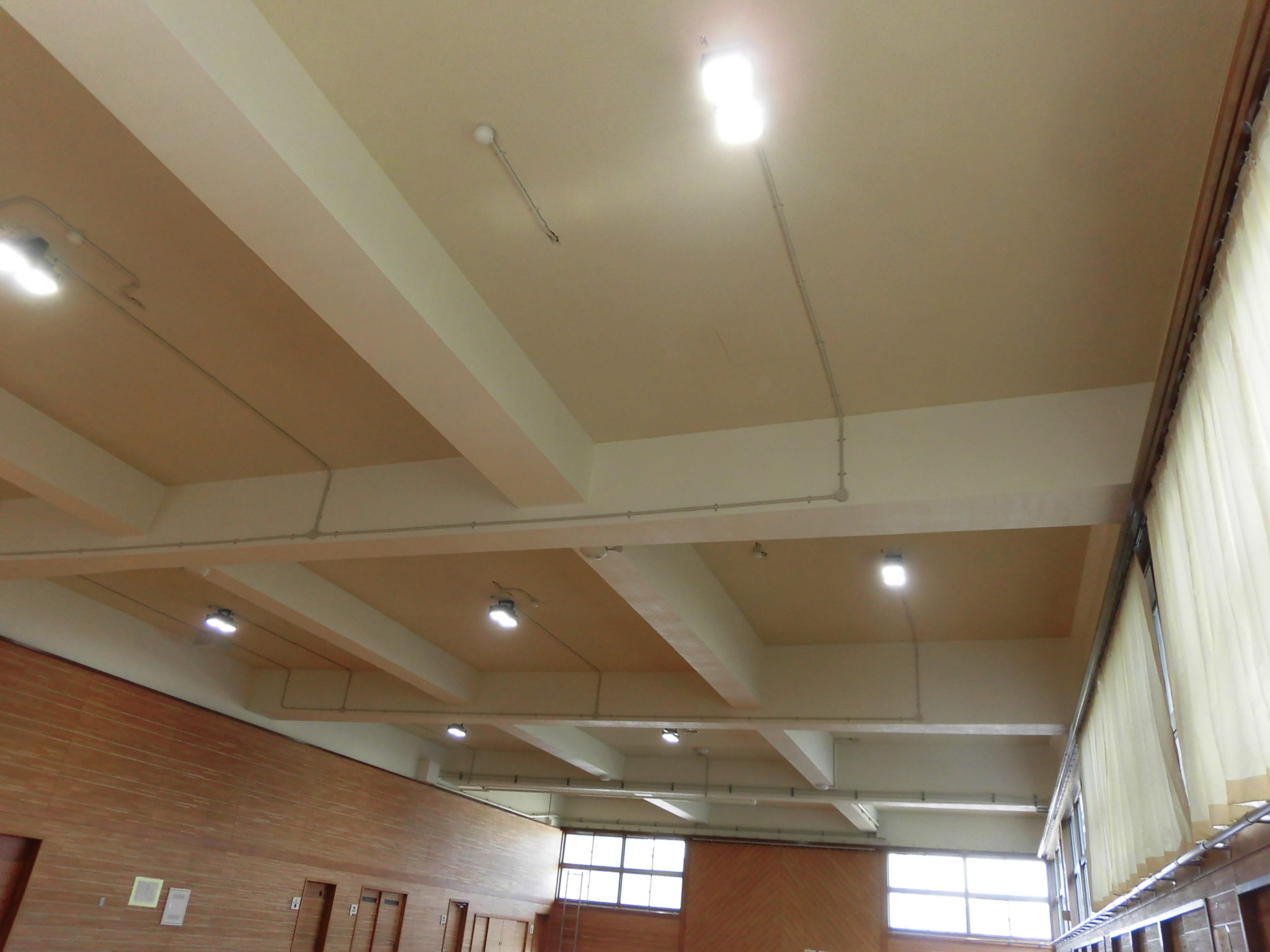 深堀中学校道場天井塗装 施工事例 株式会社ビリジアン